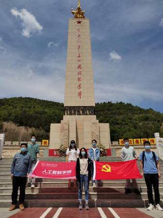 437437必赢国际网址党支部在吴起中央红军长征胜利纪念碑前合影